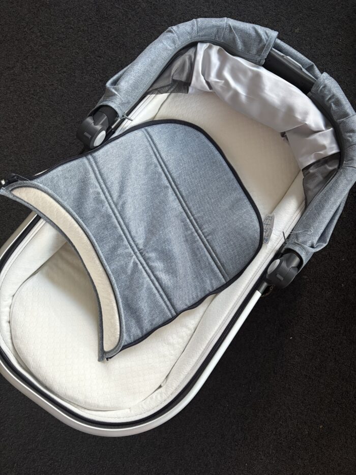 UpperBaby V2 Parm Basinet - Image 2