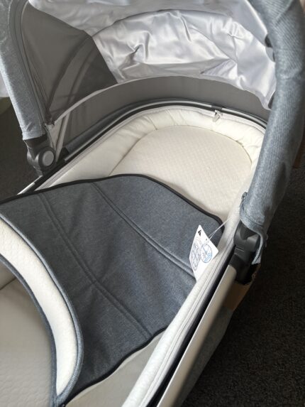 UpperBaby V2 Parm Basinet