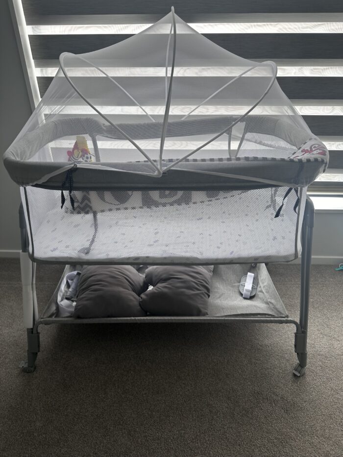 Baby basinet from baby factory - Image 1
